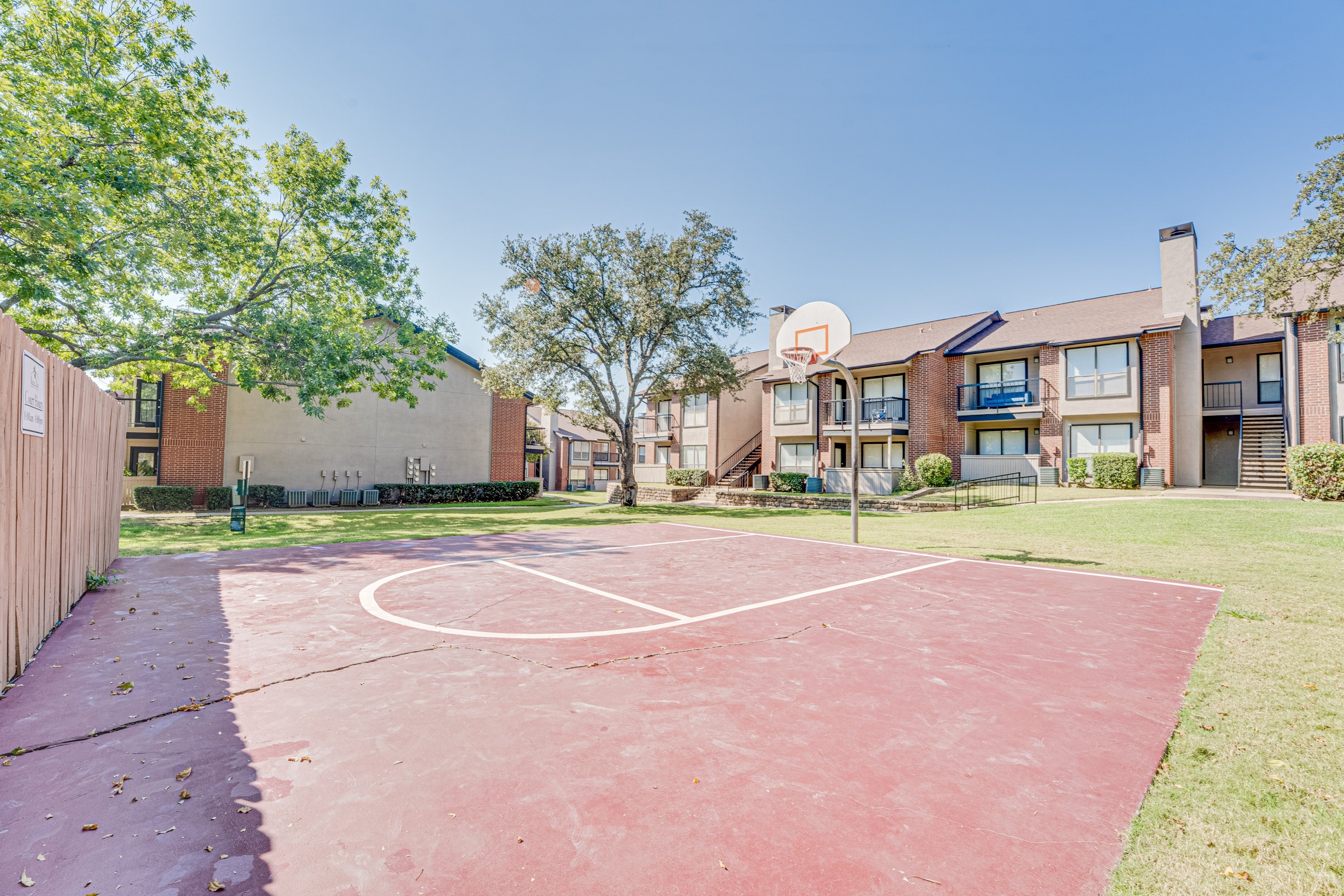 Outdoor Basketball Court at Bardin Oaks Apartments, Texas, 76018